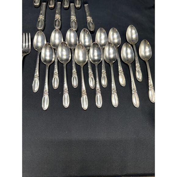 Vintage Silverplate Flatware Set – White Orchid – Discontinued - 46 pcs - Picture 9 of 16